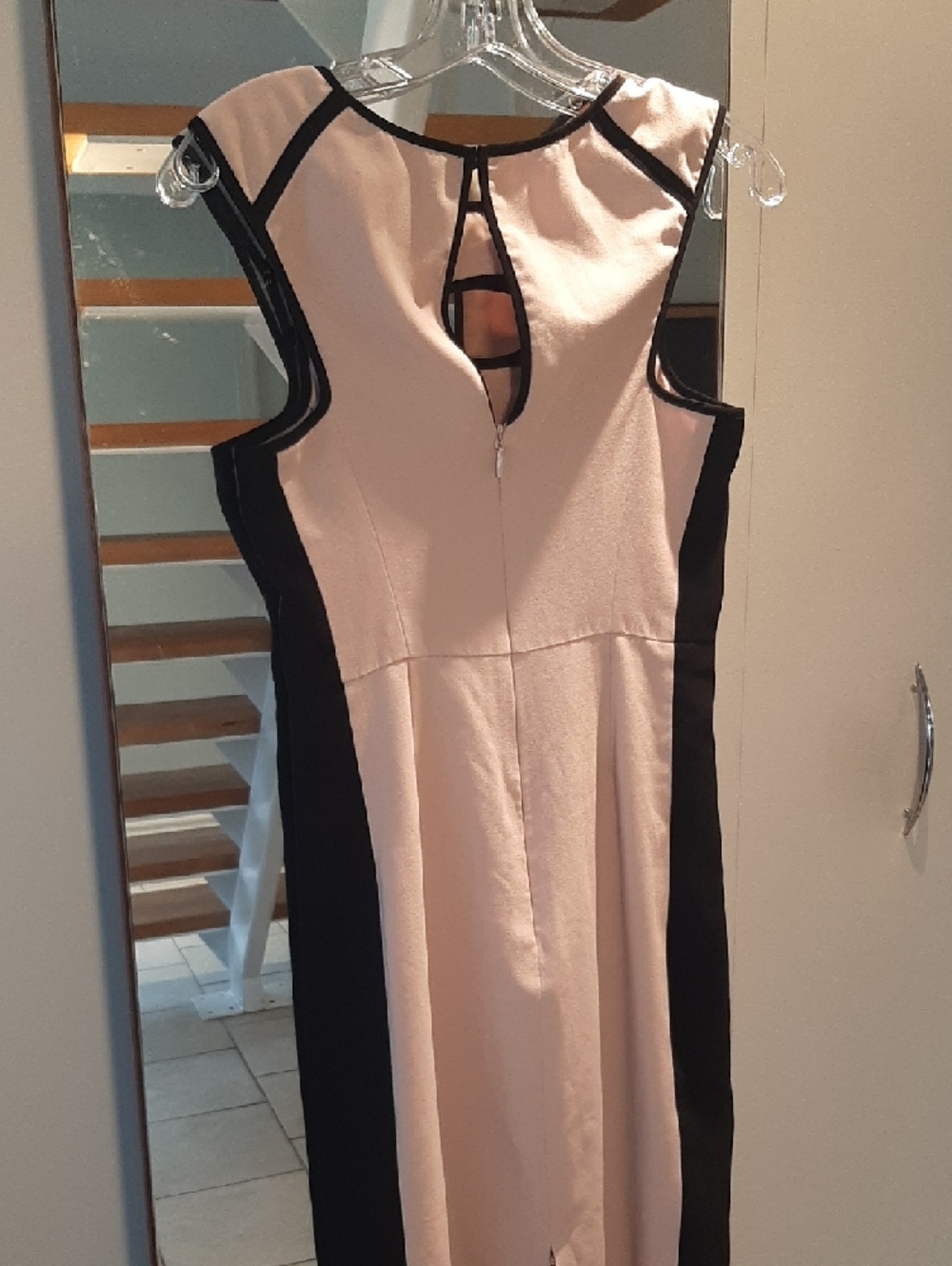 BCBGMaxAzria🖤FITTED Beige and Black Contrast Midi Sheath Dress Sz 4 - Picture 2 of 8